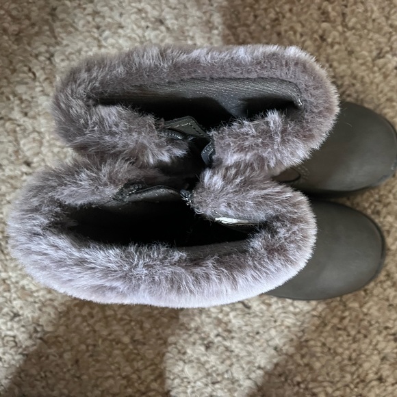 Toddler boots with fur - Picture 1 of 2